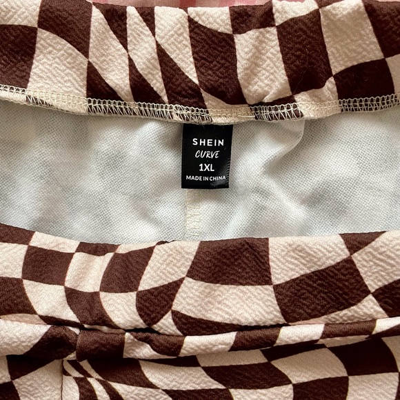 SHEIN Curve bell-bottom brown checkered pants, size ladies 1X, diamond pattern - Picture 5 of 10